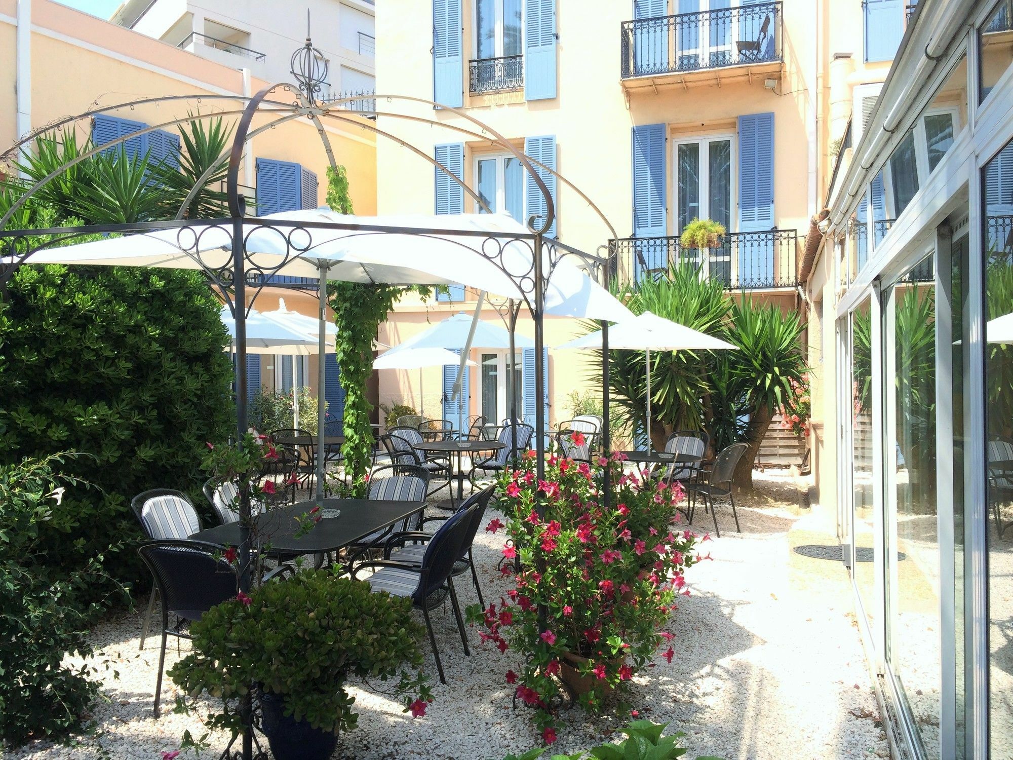 Hôtel l'Olivier - Piscine&Parking Cannes Exterior foto