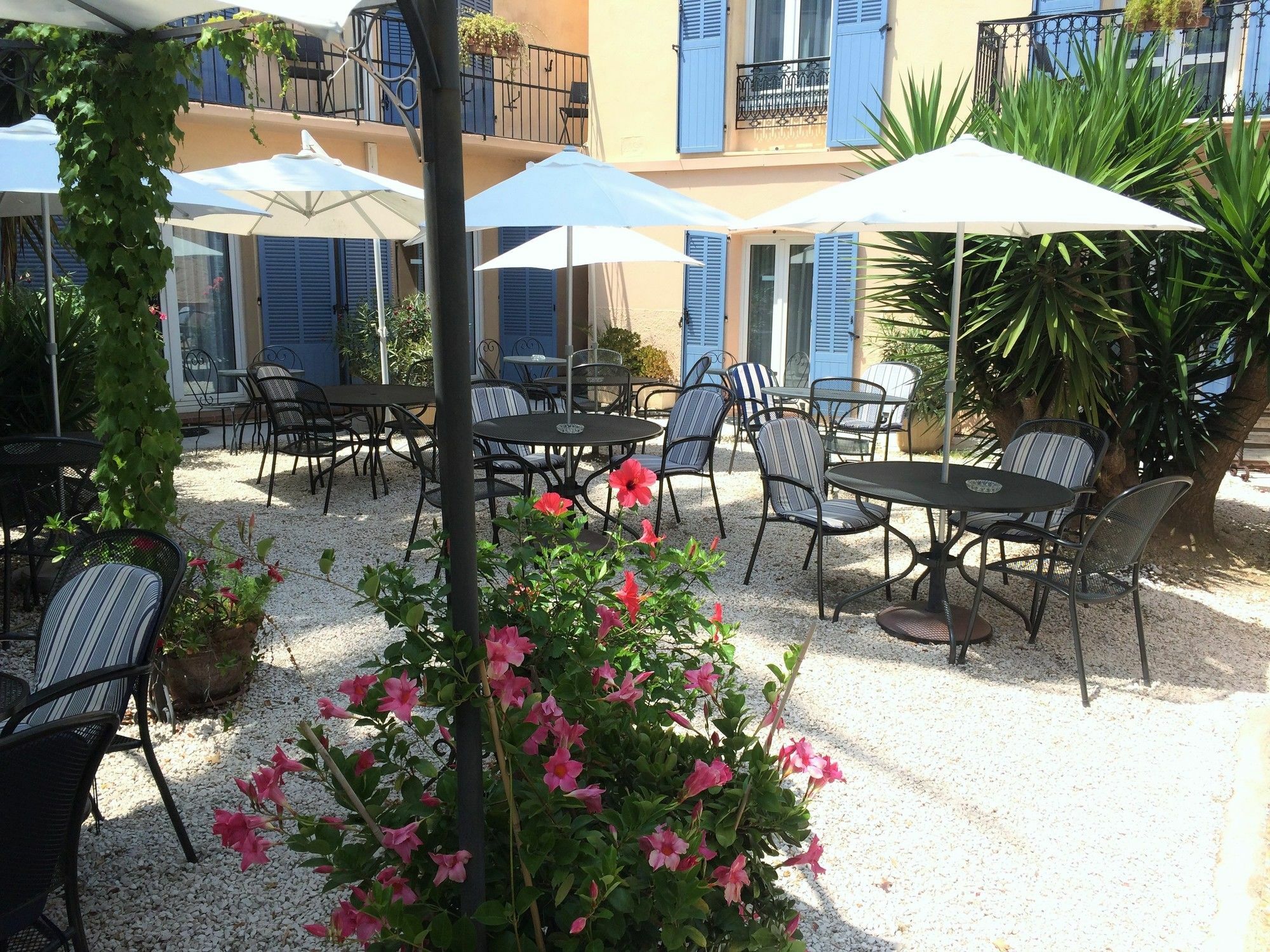 Hôtel l'Olivier - Piscine&Parking Cannes Exterior foto
